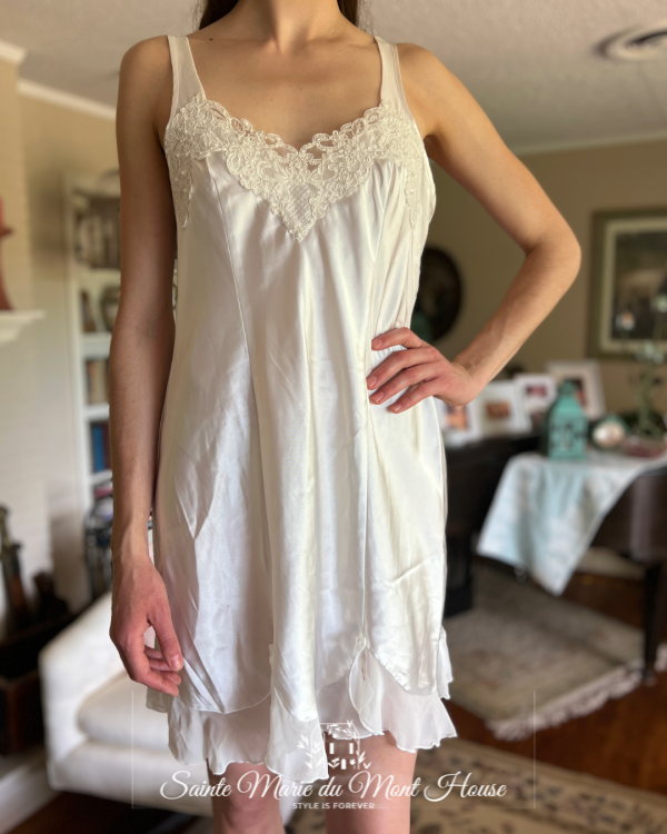 White Bridal Nightgown and Robe - Image 3